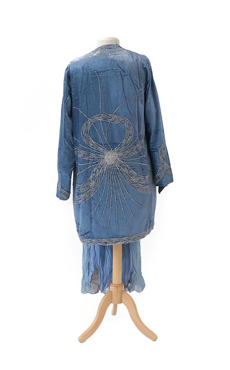 Circa 1920s Pale Blue Chiffon and Velvet Evening Outfit, comprising a sleeveless chiffon dress - Bild 3 aus 11