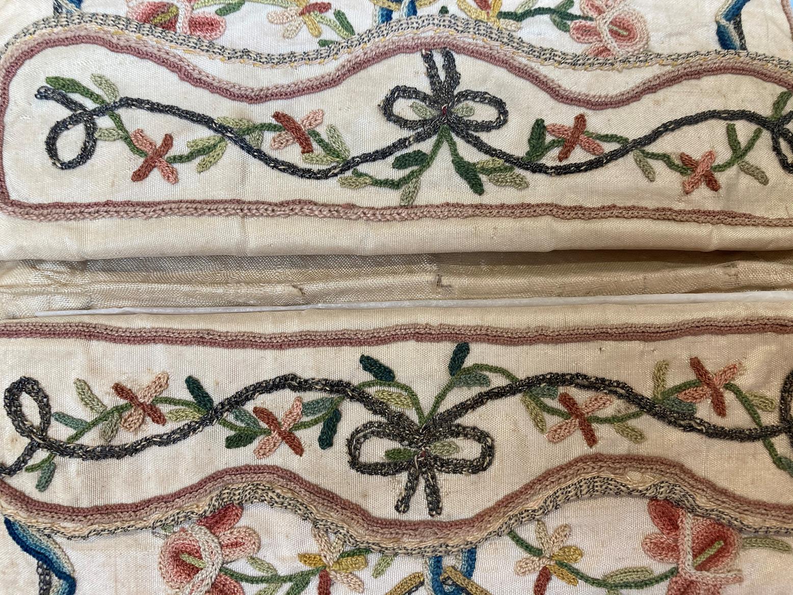 18th Century Cream Silk Wallet/Pocket Book, embroidered with floral sprigs within a rectangular - Bild 8 aus 9