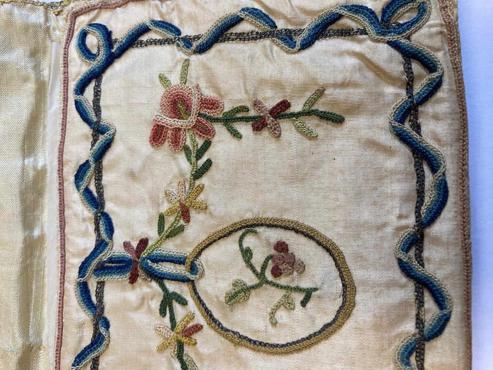 18th Century Cream Silk Wallet/Pocket Book, embroidered with floral sprigs within a rectangular - Bild 5 aus 9