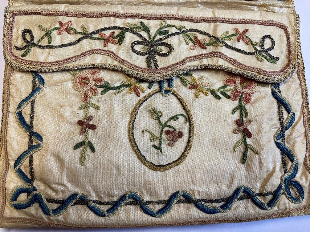18th Century Cream Silk Wallet/Pocket Book, embroidered with floral sprigs within a rectangular - Bild 4 aus 9