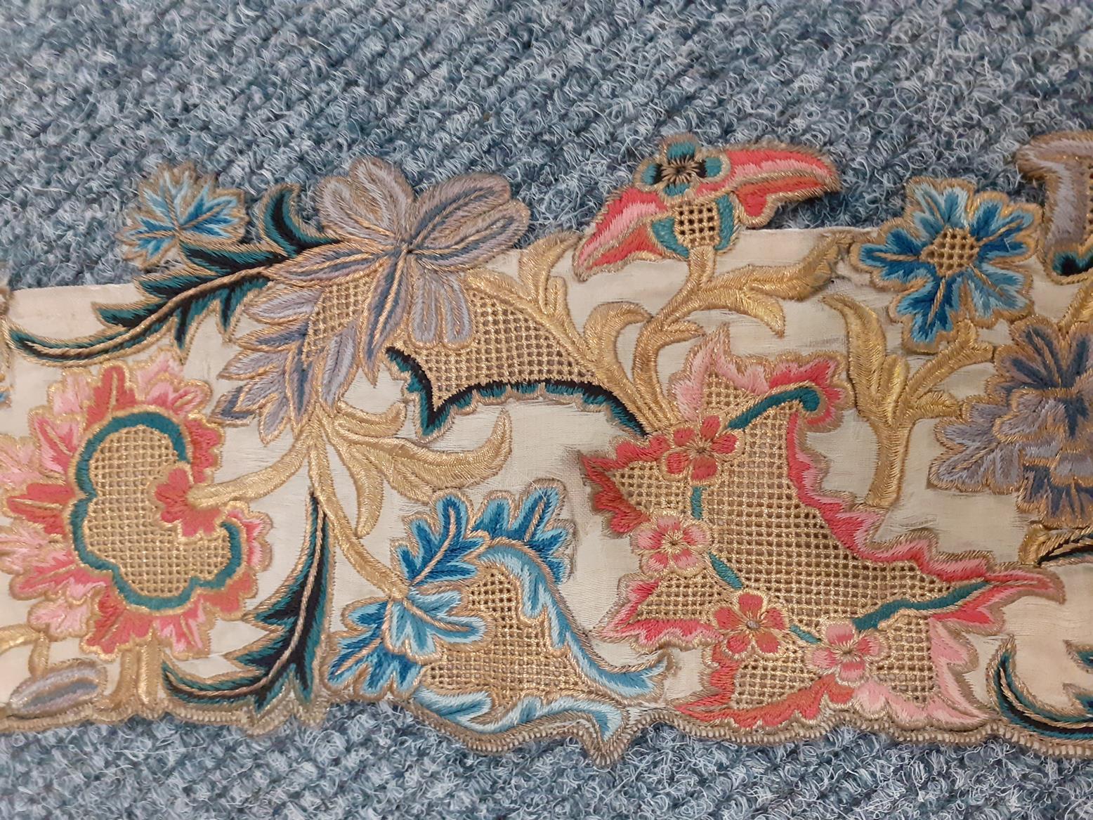 Mid 18th Century German Fichu of brown silk embroidered with silk and metal threads in a floral - Bild 9 aus 10