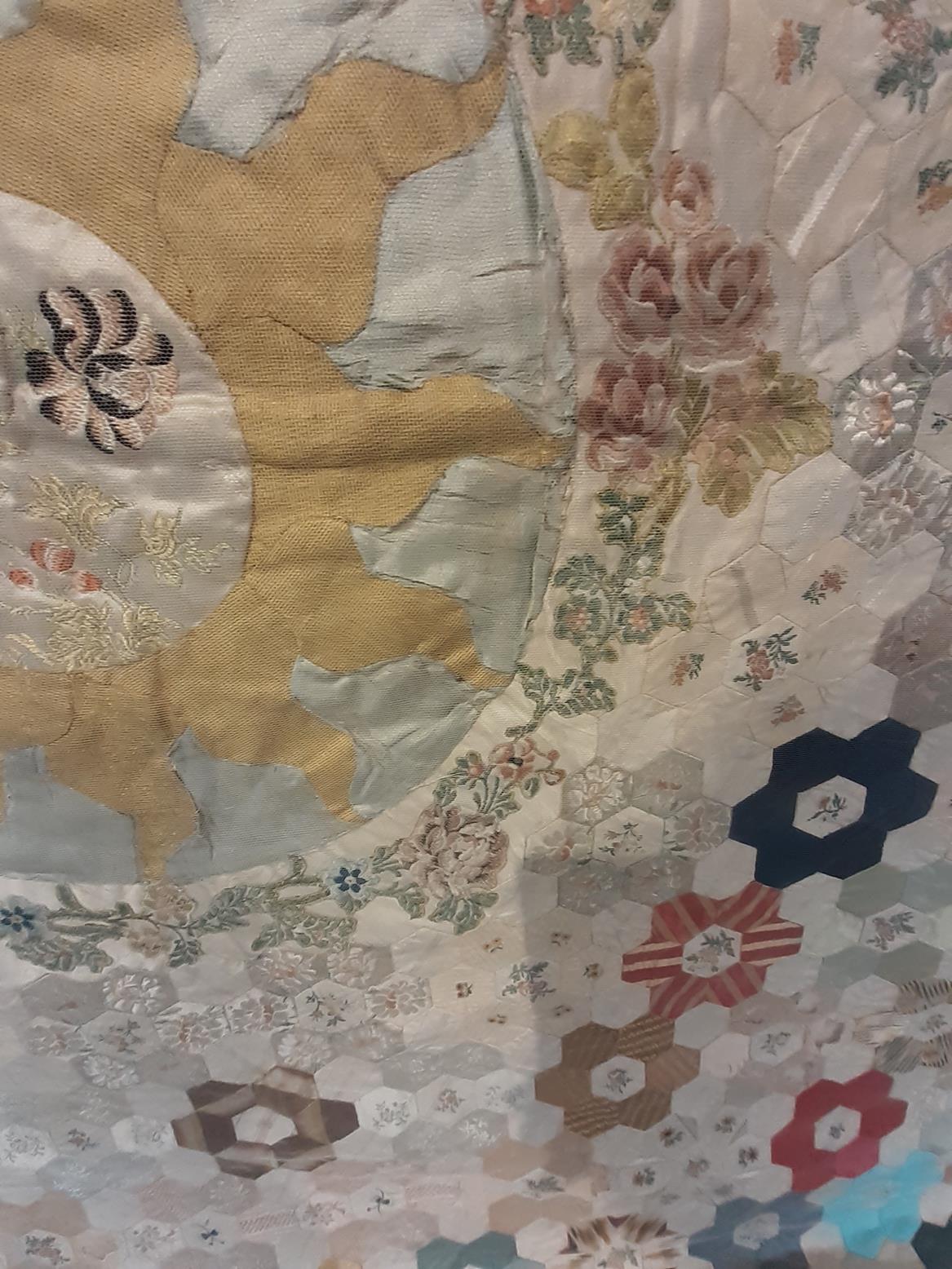 A Late 18th Century Silk Patchwork Bed Cover, with a central roundel enclosing a stylised sunburst - Bild 6 aus 9