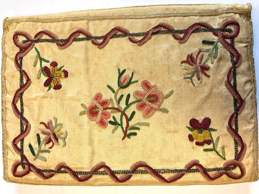 18th Century Cream Silk Wallet/Pocket Book, embroidered with floral sprigs within a rectangular - Bild 2 aus 9