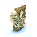 Japanese ivory netsuke, man with basket, 4.5cm high. Total weight 26g