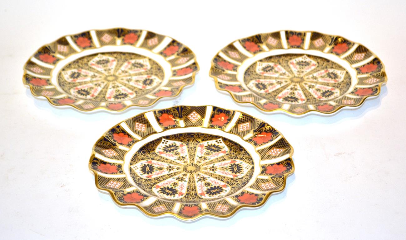 Three Royal Crown Derby Imari palette scallop edged plates, 22cm diameter . Minor surface wear,