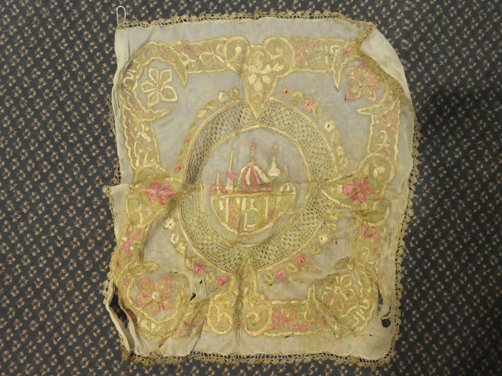 Assorted textile accessories including lace trims, sleeve ends, embroidered panels, Chinese silk - Image 10 of 10