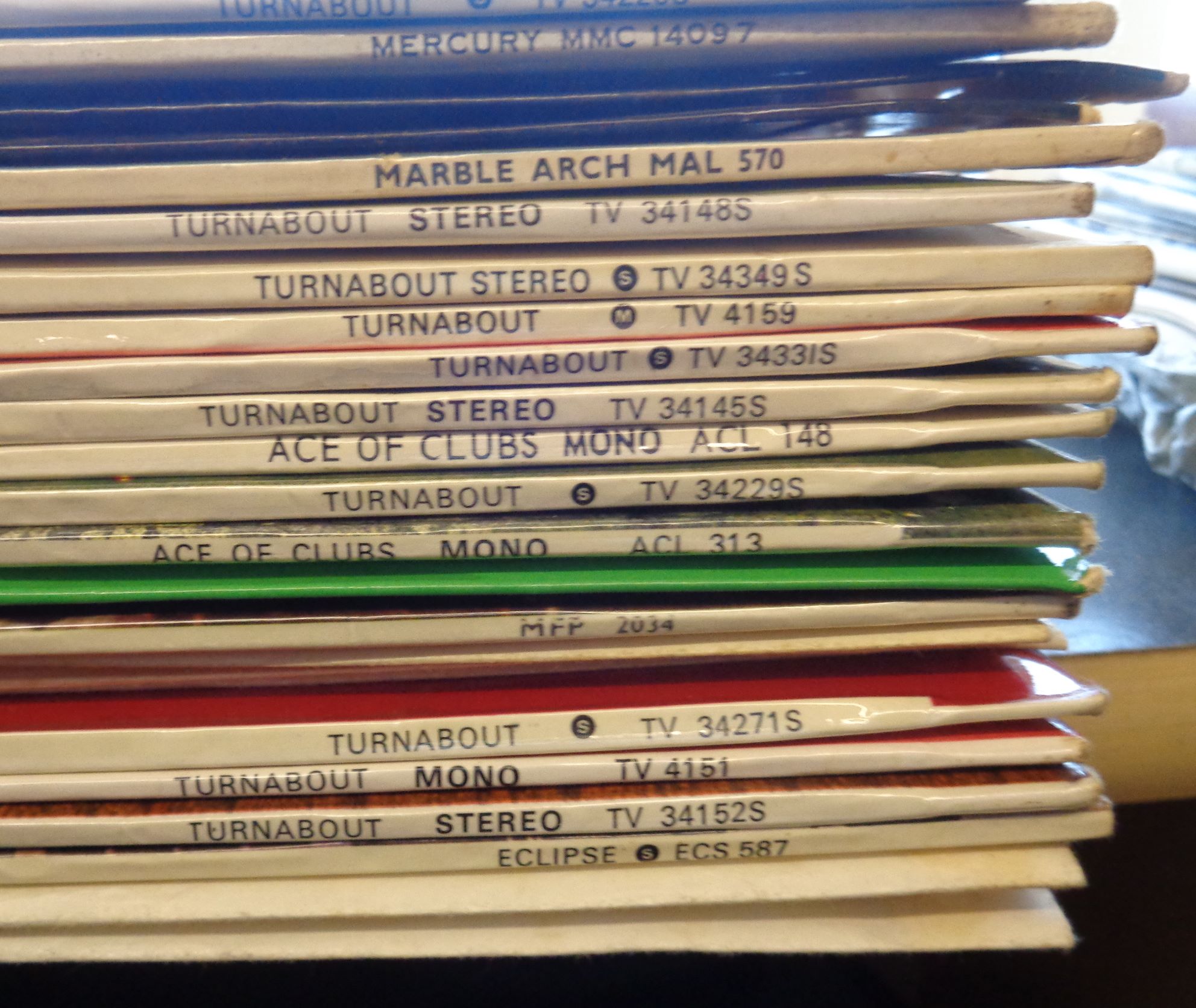 Case of classical vinyl LPs and singles - Image 4 of 6