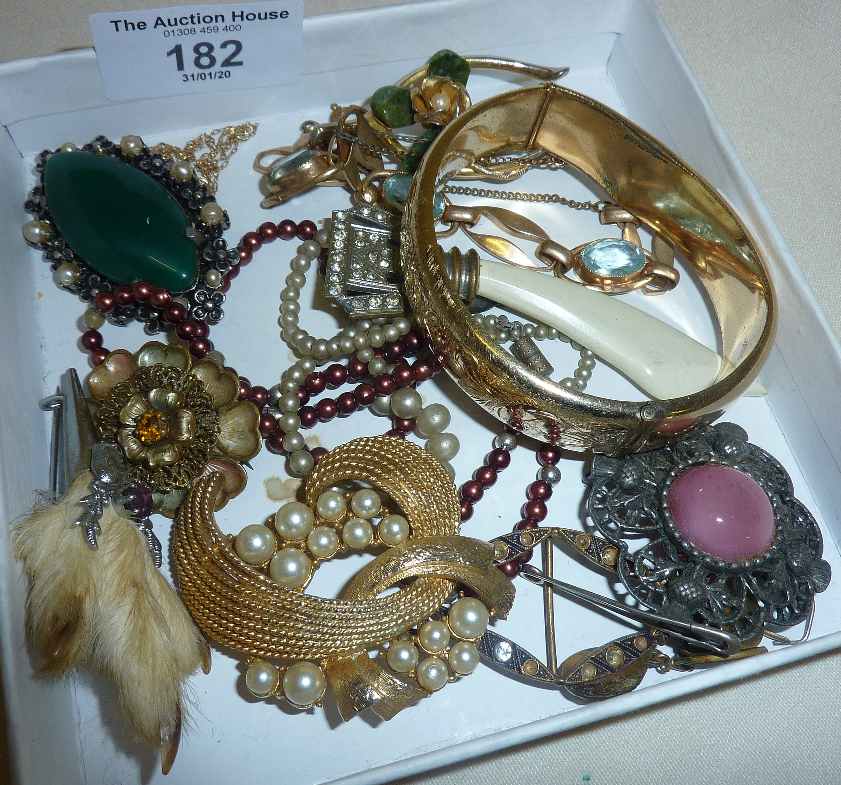 Assorted vintage brooches and gold tone costume jewellery - Image 2 of 2