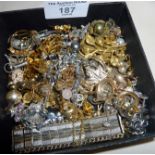 Assorted vintage yellow metal and silver jewellery, including bracelets and earrings.