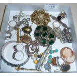 Assorted vintage jewellery, some silver inc. Modernist rings, shell cameo brooch with 9ct gold