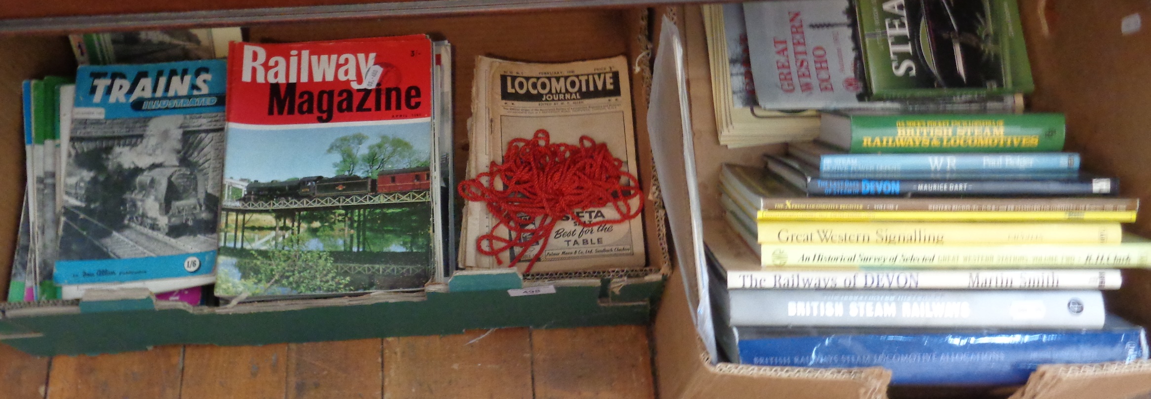 Good collection of Railway Magazines and books including 1940's Locomotive Journals and 1950's