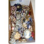 Assorted vintage costume jewellery