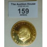 0.900 fine gold medallion - commemorating Winston Churchill with legend WE SHALL NEVER SURRENDER,