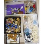 Assorted vintage costume jewellery