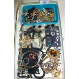 Tray of assorted costume jewellery