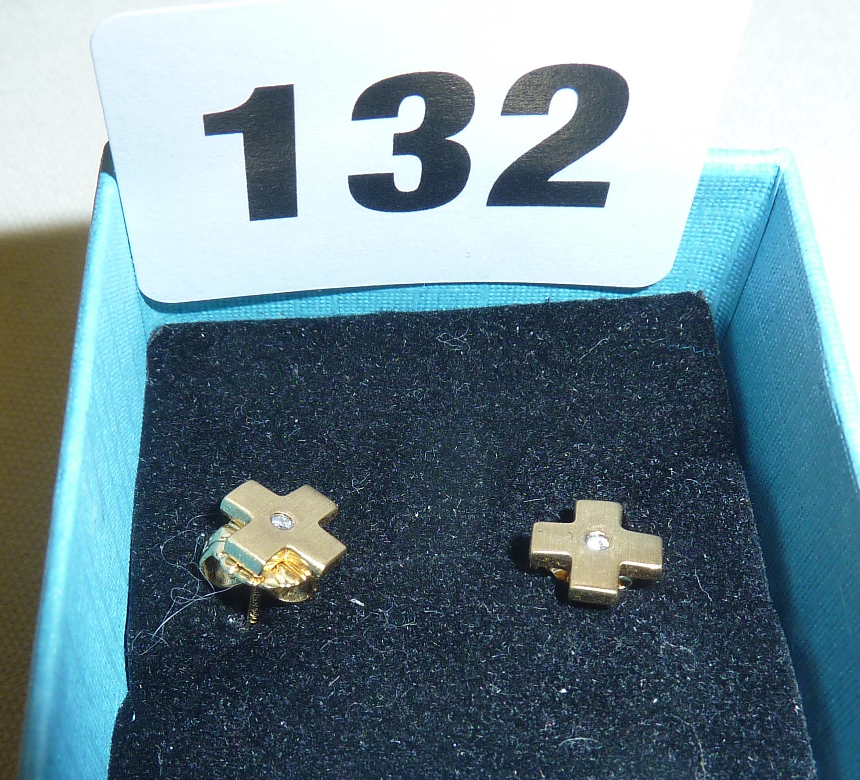 18ct gold and diamond stud earrings