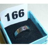 9ct white gold Modernist ring set with a pink sapphire, approx UK size M