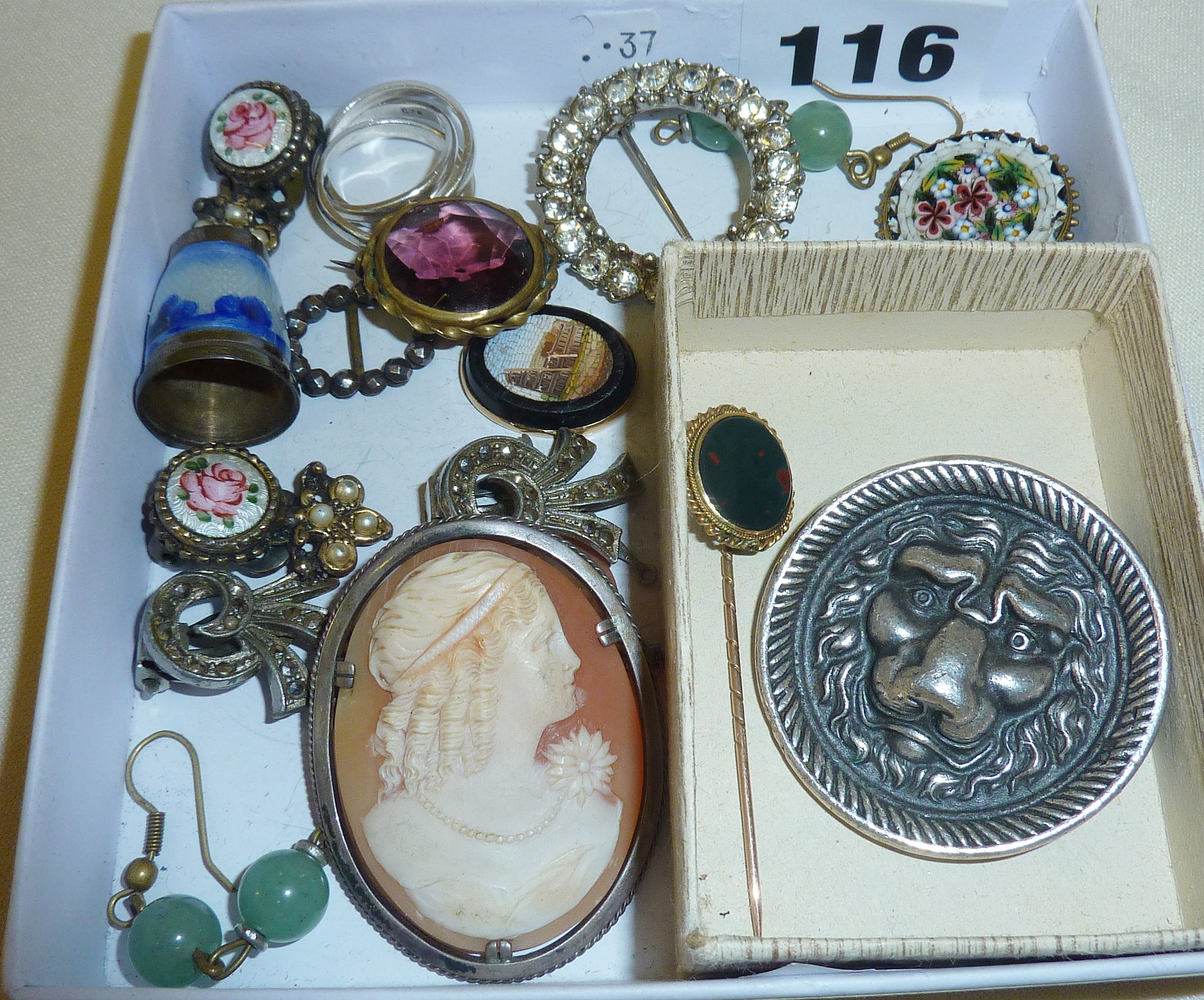 Antique and vintage jewellery items, inc. micro mosaic brooch, a cameo brooch, etc.