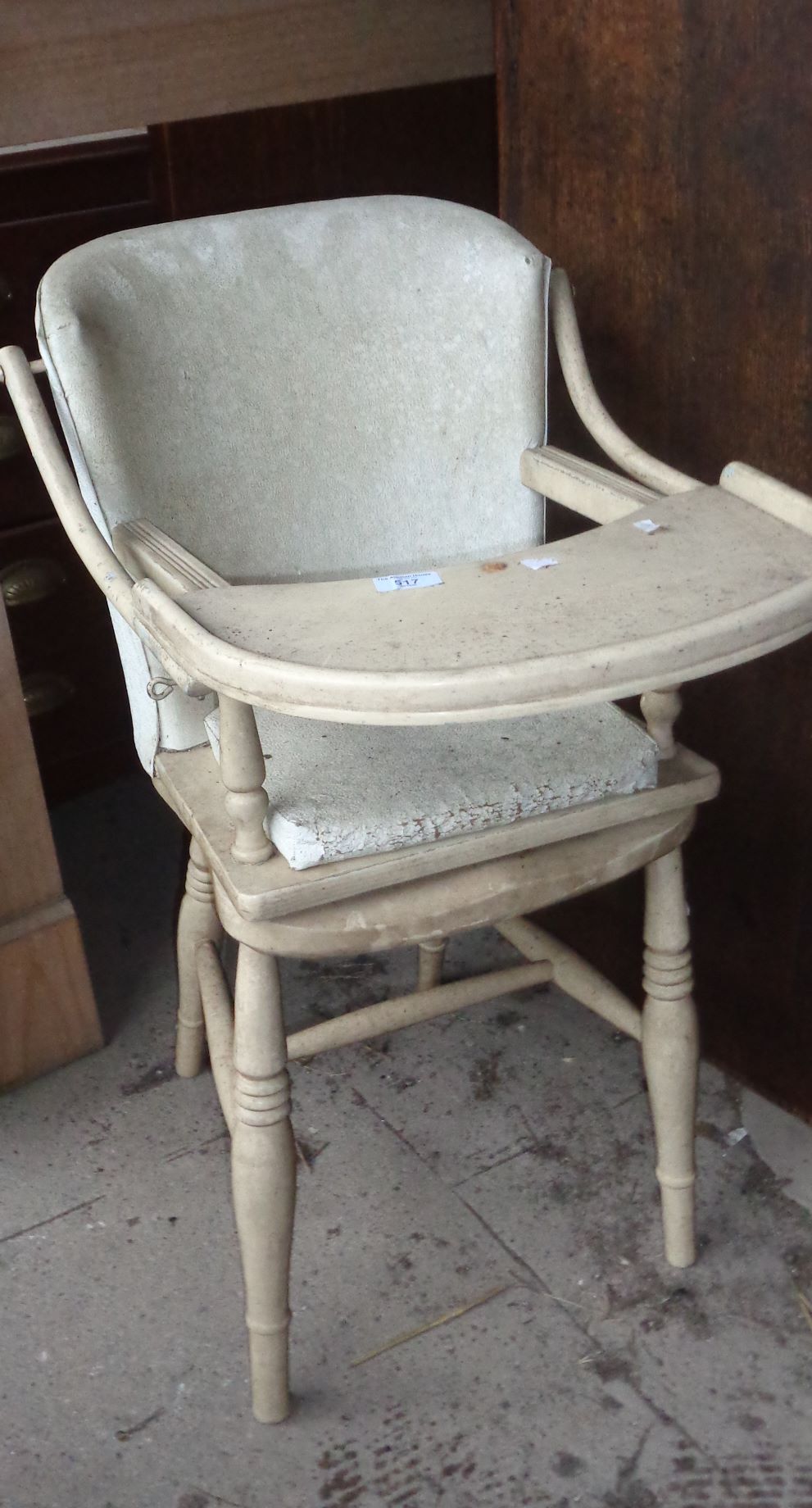 Child's highchair with drip tray