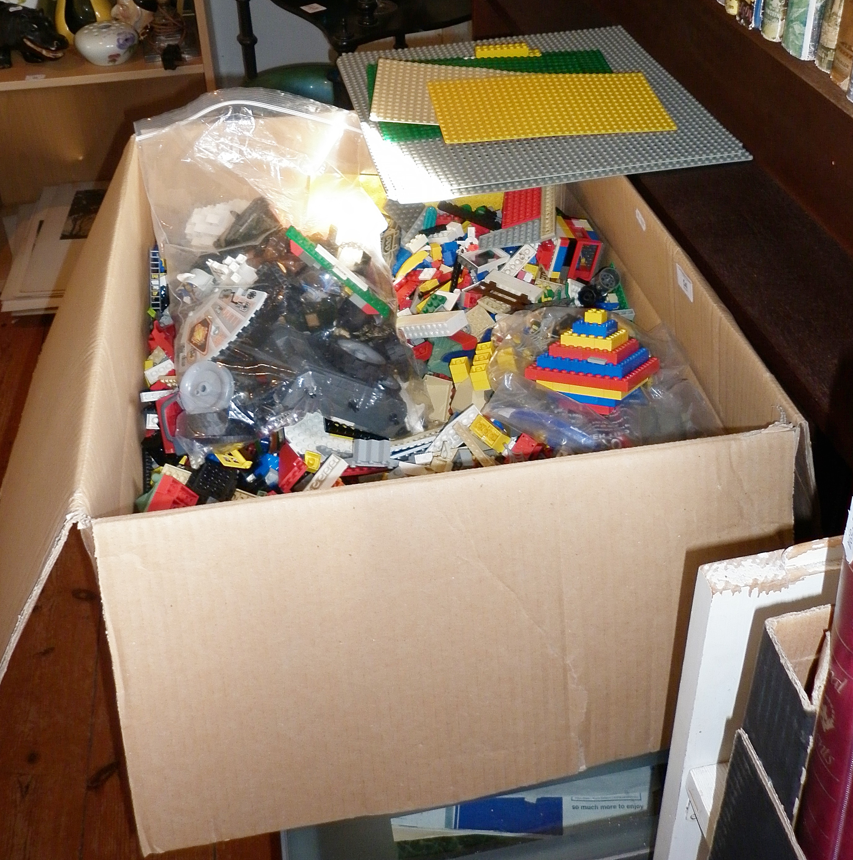 Large collection of vintage Lego and Lego figures