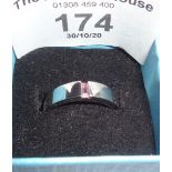 9ct white gold Modernist ring set with a pink sapphire, approx UK size M