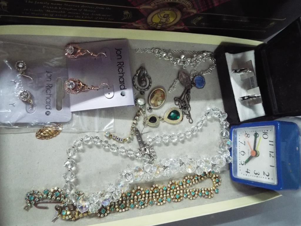 A quantity of costume jewellery to include some silver, - Image 2 of 3