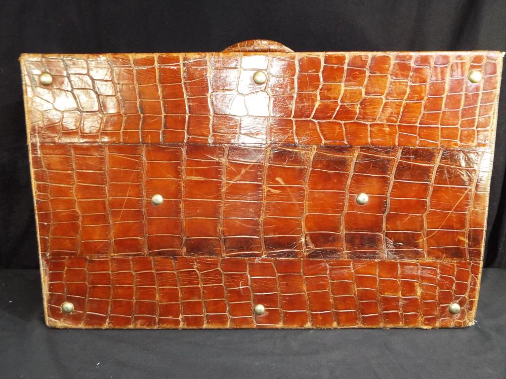 An early 20th century crocodile travelling dressing case by the North West Tanner and Co Limited - Image 5 of 8