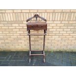 A good quality oak clothing stand/suit stand approximate height 126 cm x 47 cm x 44 cm