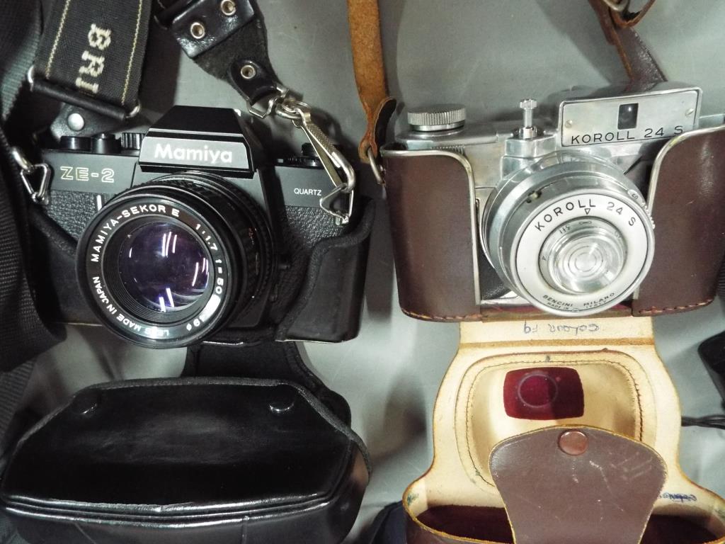 Photographic - A quantity of photographic equipment to include a Bencini Koroll 24S, a Mamiya ZE-2, - Image 2 of 2