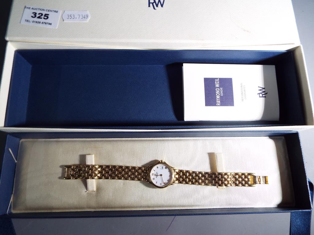 Raymond Weil - A lady's Raymond Weil wristwatch, Roman numerals to a white dial, date aperture at 3,