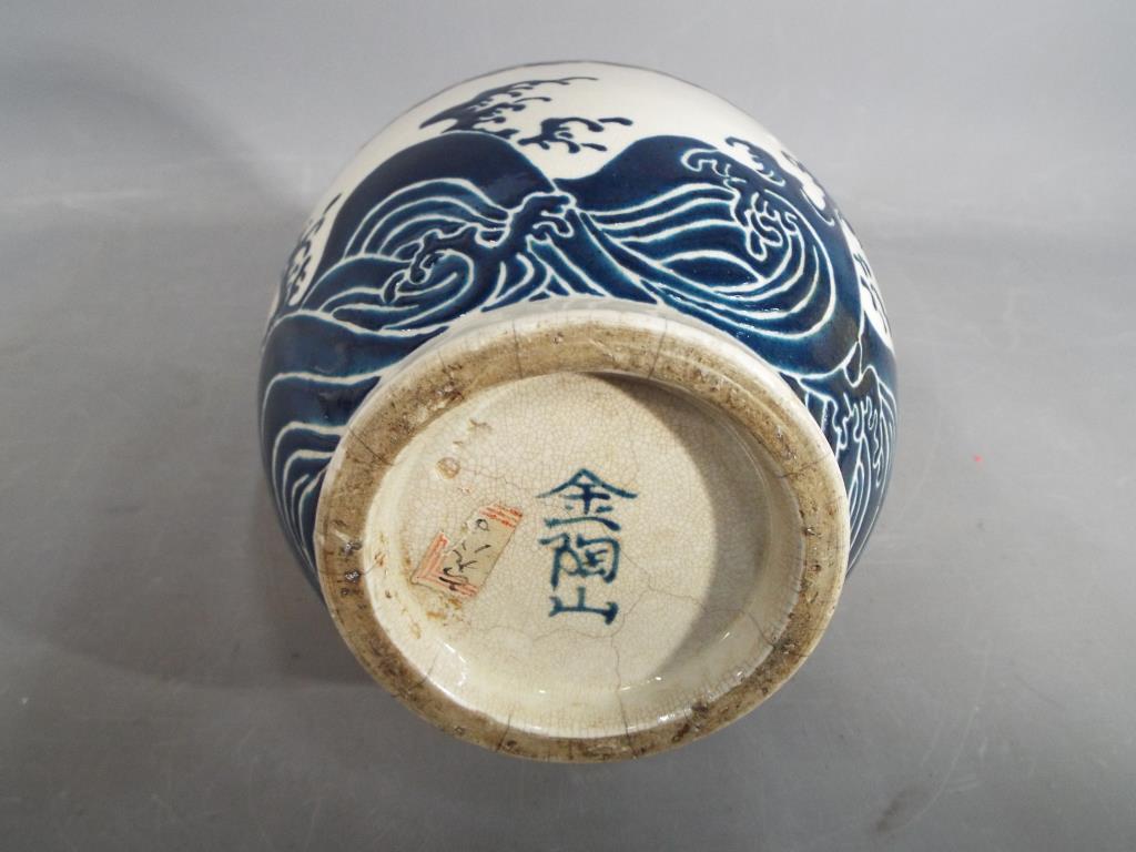 An unusual Meiji period Satsuma bottle vase by Kintozan with applied dragon coiled around the neck - Image 8 of 11