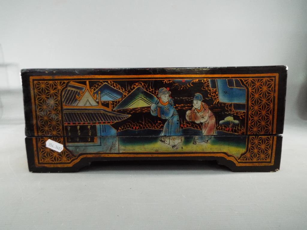 A mid 20th century - A large lacquered box and detachable cover having hand painted figure scene - Image 7 of 13