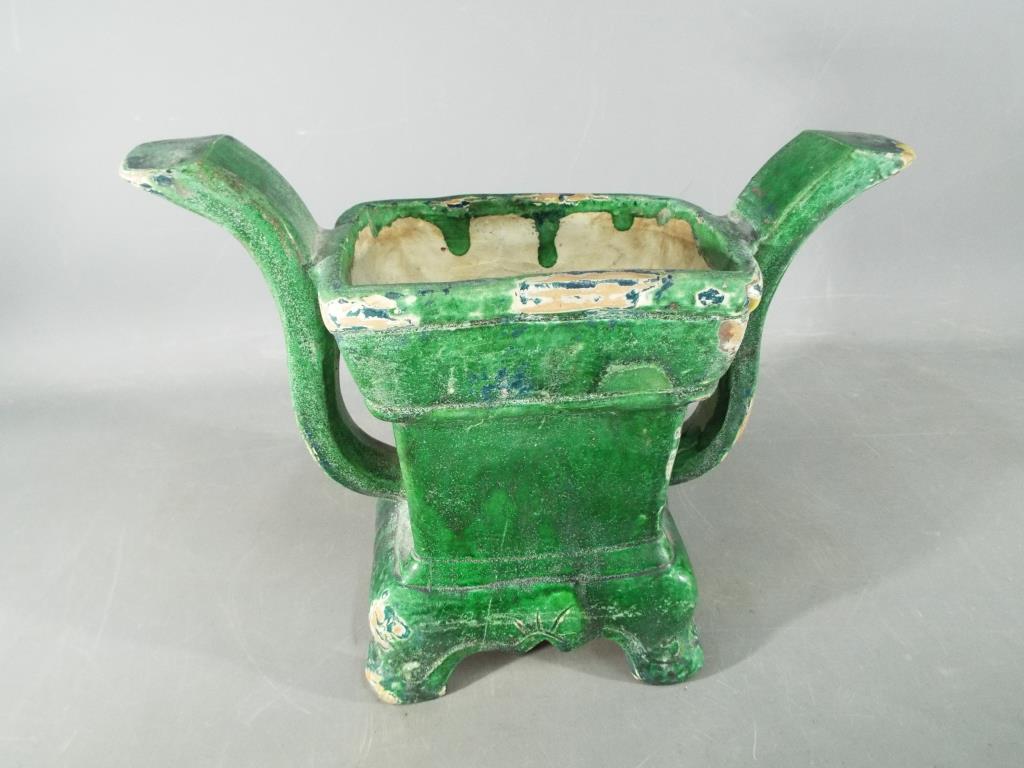 A Chinese Tang dynasty sancai glaze twin handled vessel, with floral decoration, - Image 5 of 6