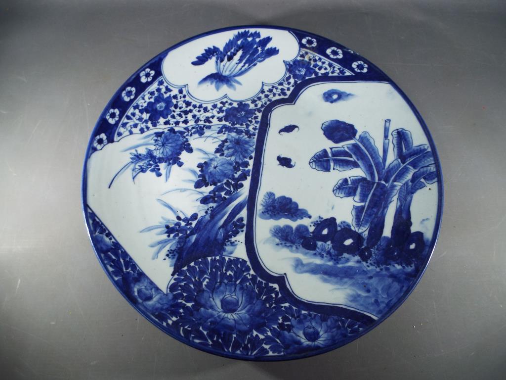 A Meiji period blue and white Arita charger painted with design of overlapping fans decorated with - Image 5 of 5