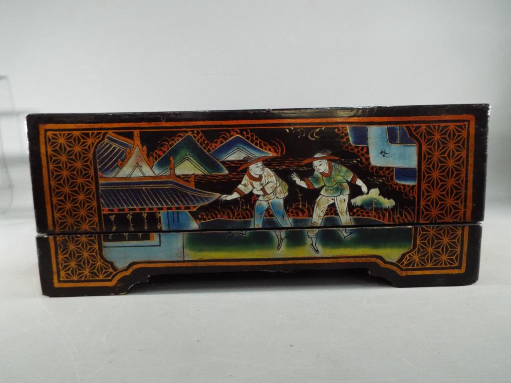 A mid 20th century - A large lacquered box and detachable cover having hand painted figure scene - Image 3 of 13