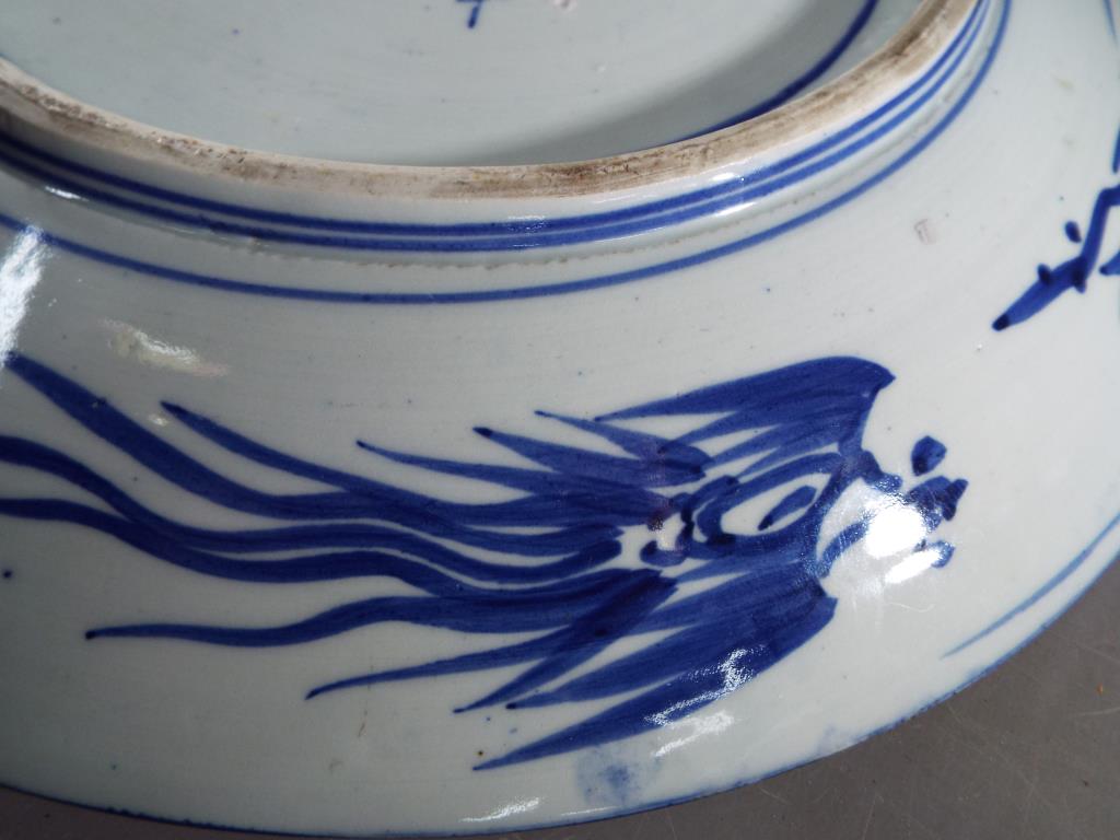 A Meiji period blue and white Arita charger painted with design of overlapping fans decorated with - Image 4 of 5