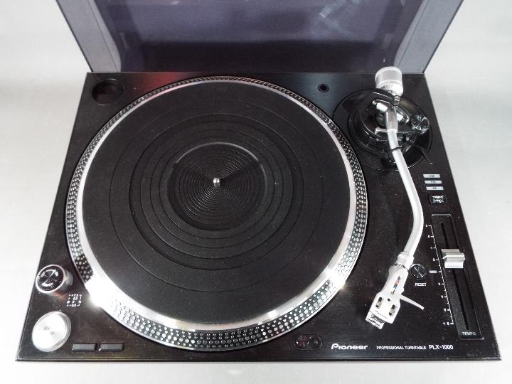 Pioneer - A Pioneer direct drive professional turntable, model PLX-1000, in black. - Image 2 of 2