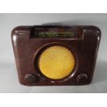 A vintage Bush DAC 90A bakelite cased radio, serial number 73/91253 Condition Report - No cracks,