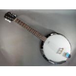 An Ashland banjo, six strings,