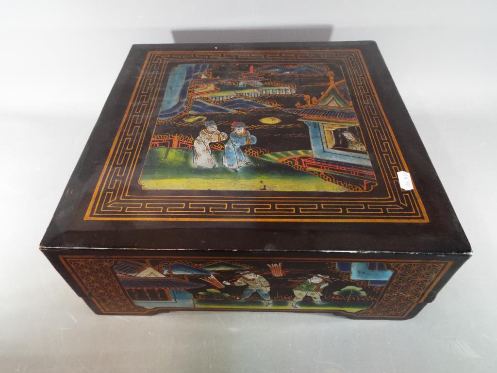 A mid 20th century - A large lacquered box and detachable cover having hand painted figure scene - Image 8 of 13