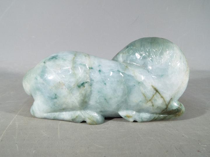 A Chinese green jade carving of a recumb - Image 3 of 5