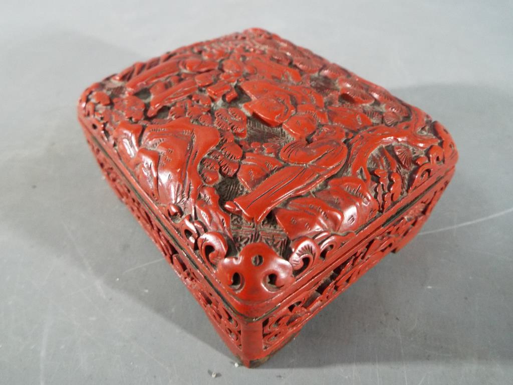 A Chinese cinnabar lacquer trinket box, - Image 2 of 6