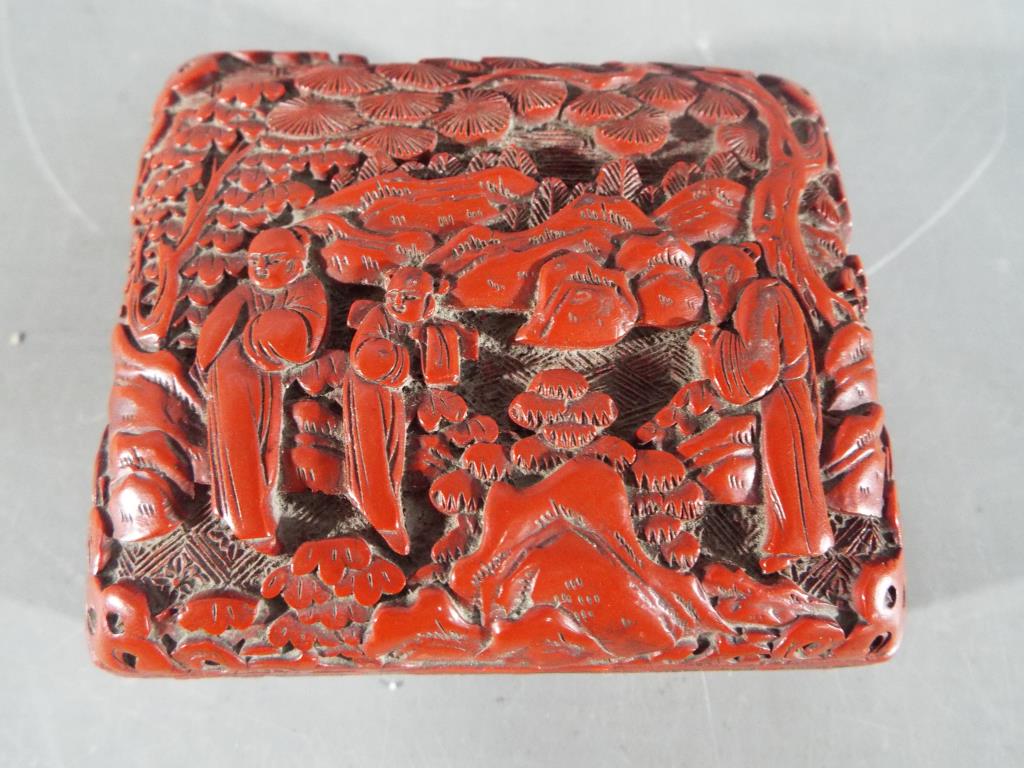 A Chinese cinnabar lacquer trinket box, - Image 5 of 6