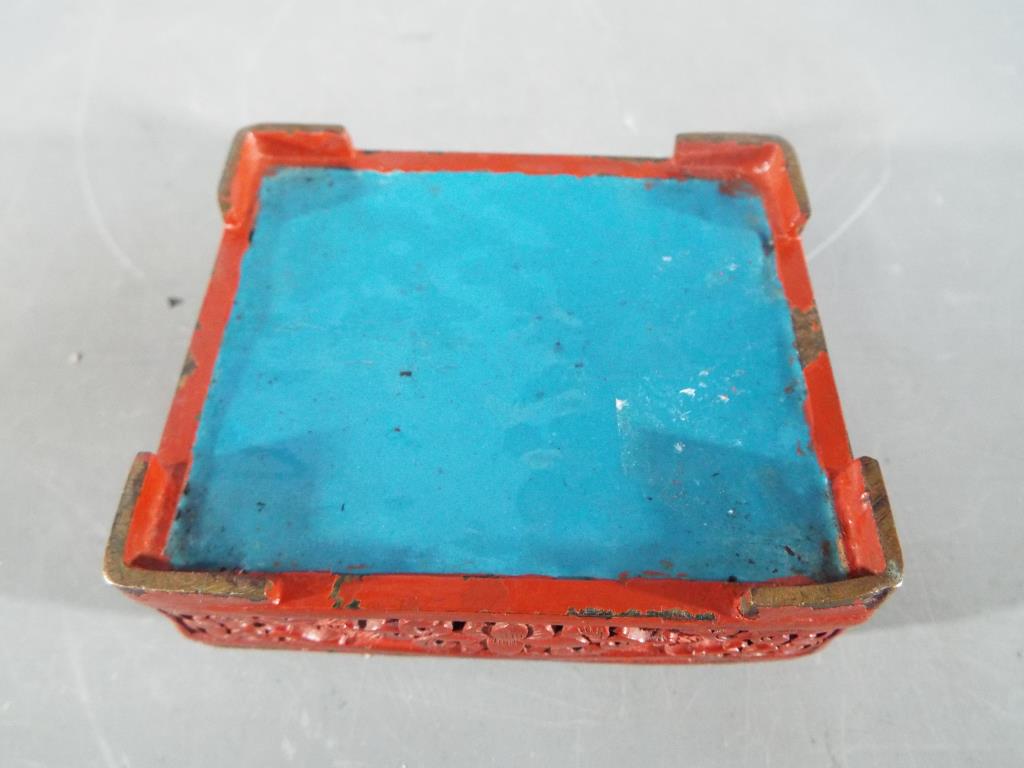 A Chinese cinnabar lacquer trinket box, - Image 4 of 6