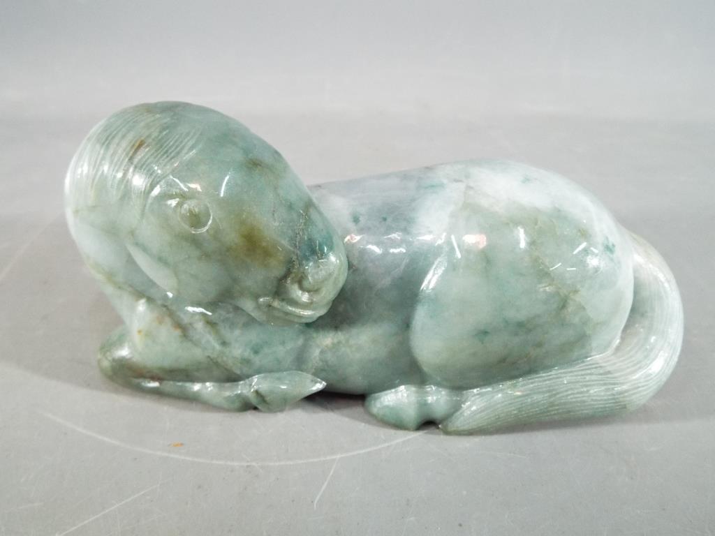 A Chinese green jade carving of a recumb - Image 4 of 5