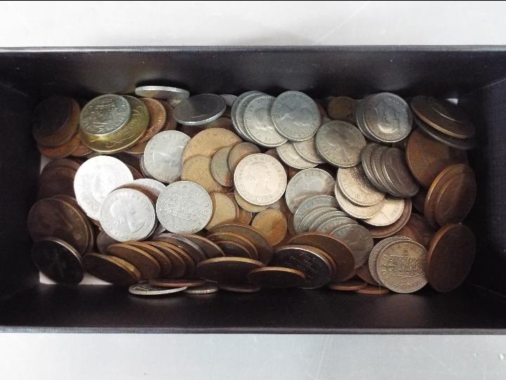 A quantity of UK and foreign coinage.