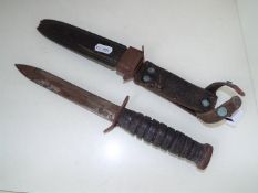 A World War Two (WW2) US Army combat trench knife / dagger with ridge handle in sheath,