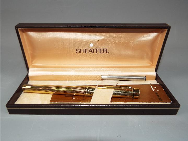 A boxed Sheaffer fountain pen with 14ct gold nib.