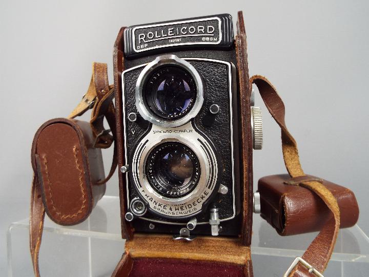 Photography - A vintage Rolleicord camera with leather case, a Praktica BC1, - Image 6 of 6