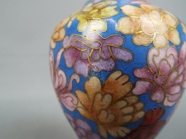 A small pair of Chinese cloisonné vases decorated with chrysanthemum on a blue ground, - Image 4 of 4